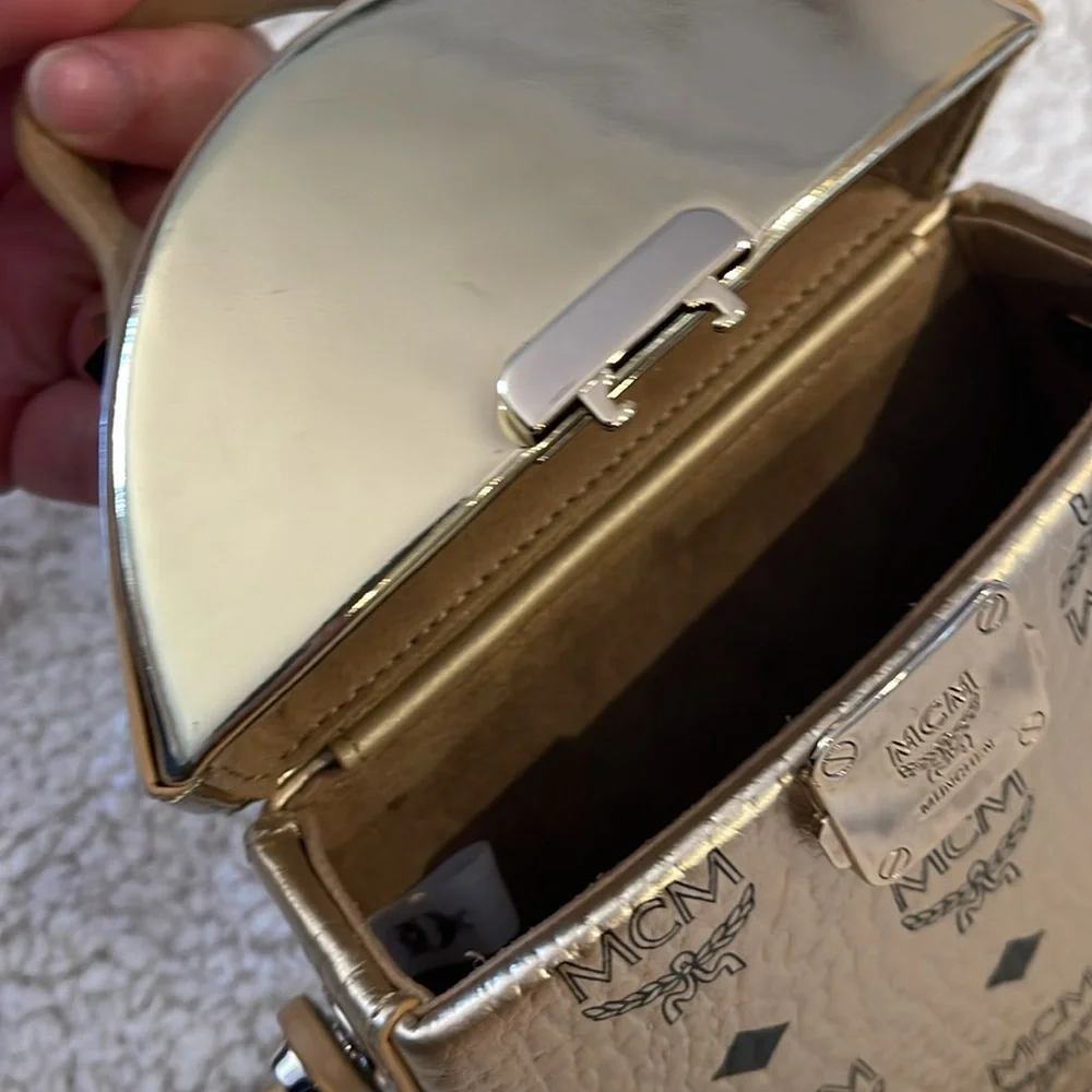 MCM Stark Pushlock Cluth in Visetos - Picture 9 of 9